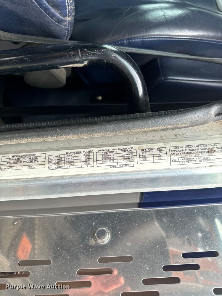 image for item EJ2725 2011 Peterbilt 386 semi truck