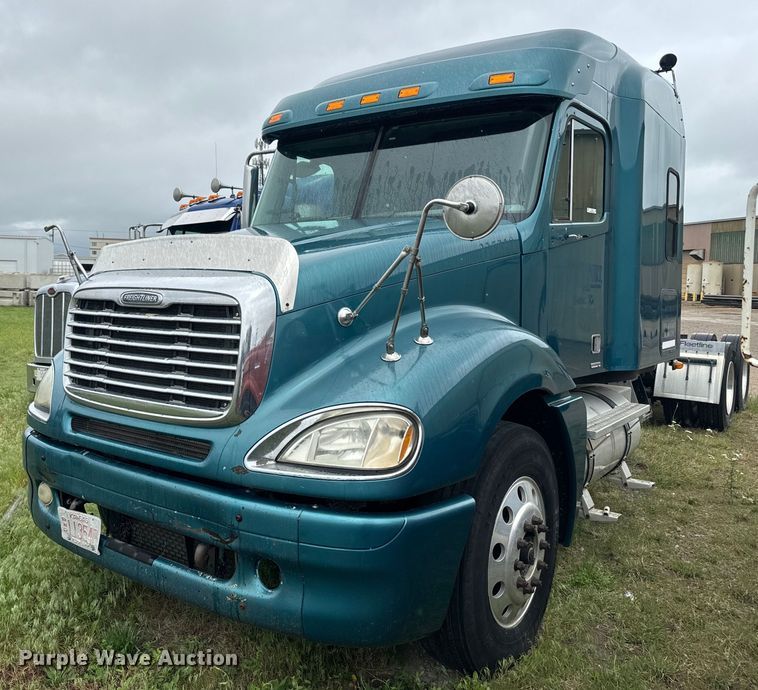 image for item EJ2726 2010 Freightliner Columbia semi truck
