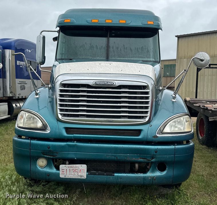 image for item EJ2726 2010 Freightliner Columbia semi truck