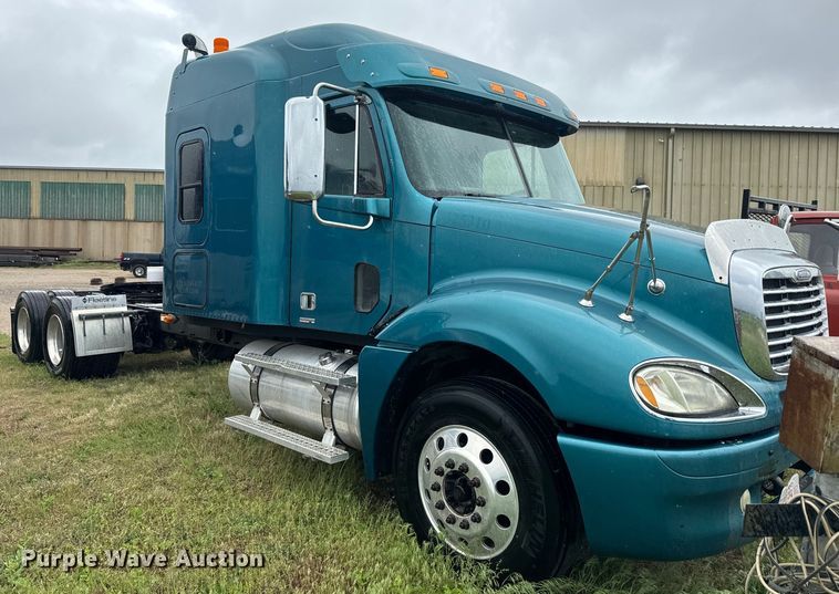image for item EJ2726 2010 Freightliner Columbia semi truck