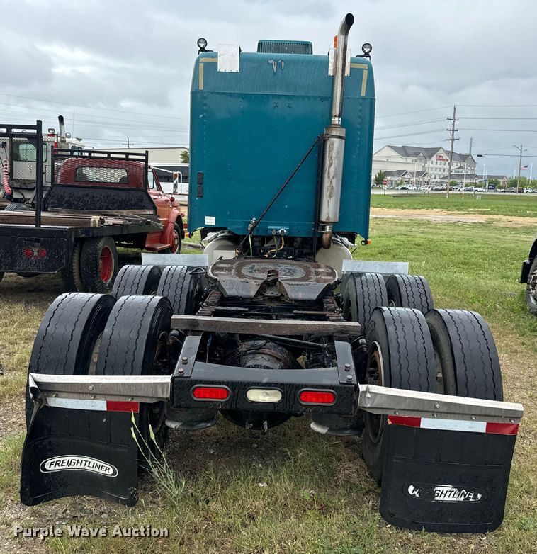 image for item EJ2726 2010 Freightliner Columbia semi truck