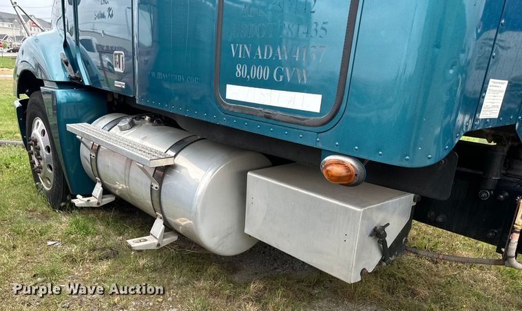 image for item EJ2726 2010 Freightliner Columbia semi truck