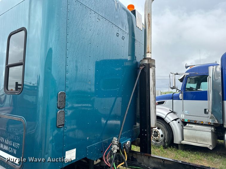 image for item EJ2726 2010 Freightliner Columbia semi truck