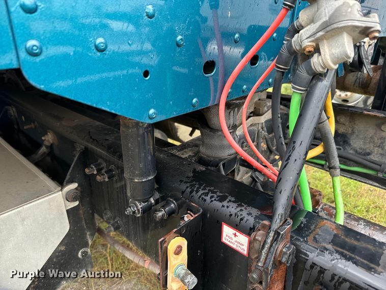 image for item EJ2726 2010 Freightliner Columbia semi truck