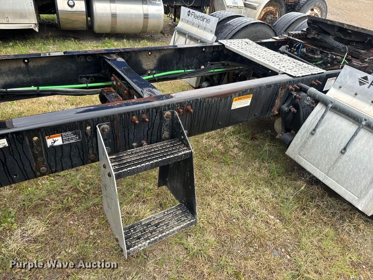 image for item EJ2726 2010 Freightliner Columbia semi truck