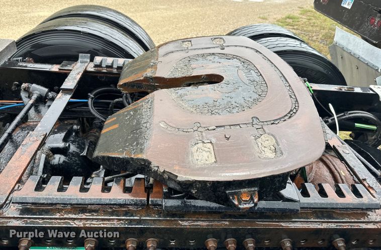 image for item EJ2726 2010 Freightliner Columbia semi truck