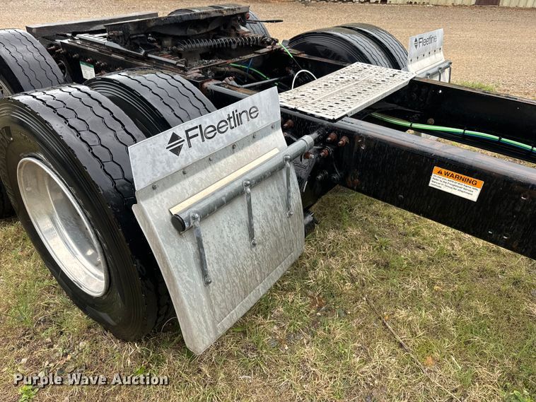 image for item EJ2726 2010 Freightliner Columbia semi truck