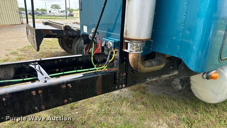 image for item EJ2726 2010 Freightliner Columbia semi truck