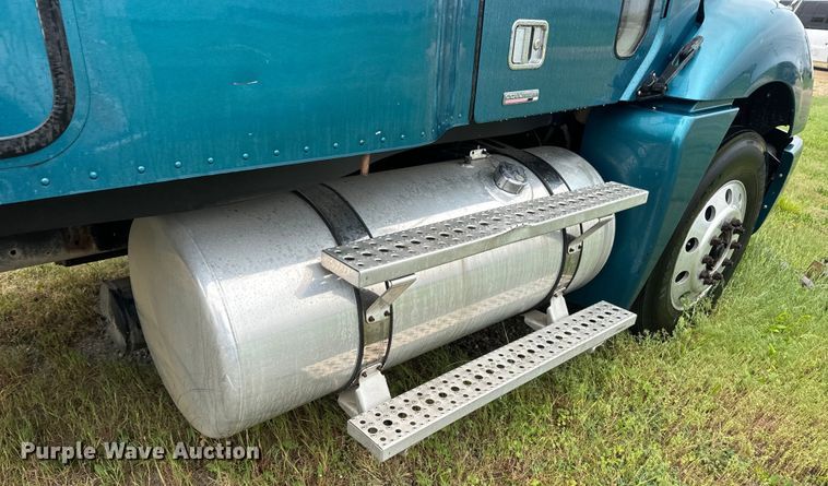 image for item EJ2726 2010 Freightliner Columbia semi truck