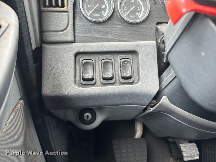 image for item EJ2726 2010 Freightliner Columbia semi truck