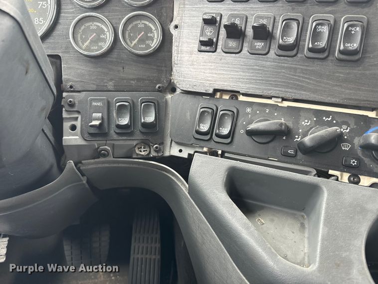 image for item EJ2726 2010 Freightliner Columbia semi truck