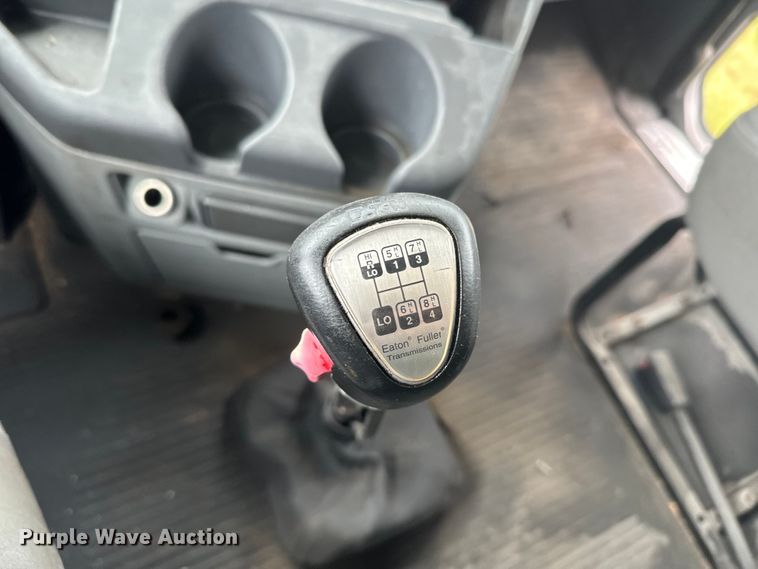 image for item EJ2726 2010 Freightliner Columbia semi truck