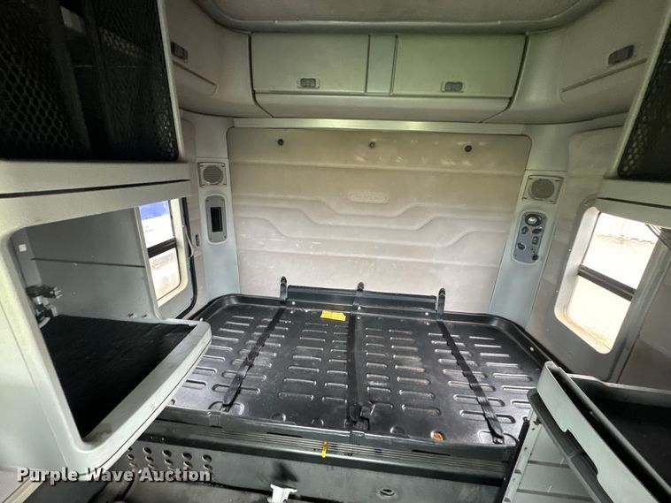 image for item EJ2726 2010 Freightliner Columbia semi truck