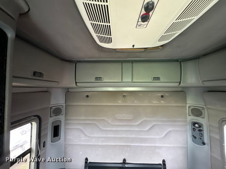 image for item EJ2726 2010 Freightliner Columbia semi truck