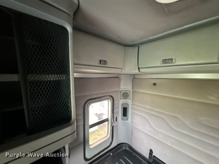 image for item EJ2726 2010 Freightliner Columbia semi truck