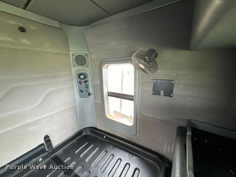 image for item EJ2726 2010 Freightliner Columbia semi truck