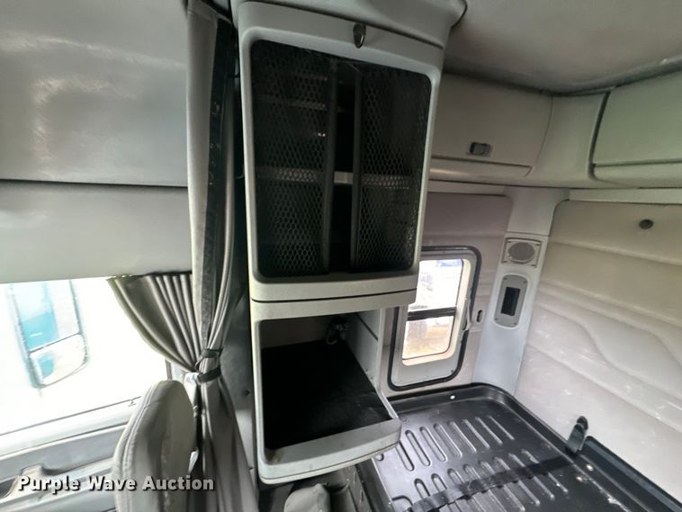 image for item EJ2726 2010 Freightliner Columbia semi truck