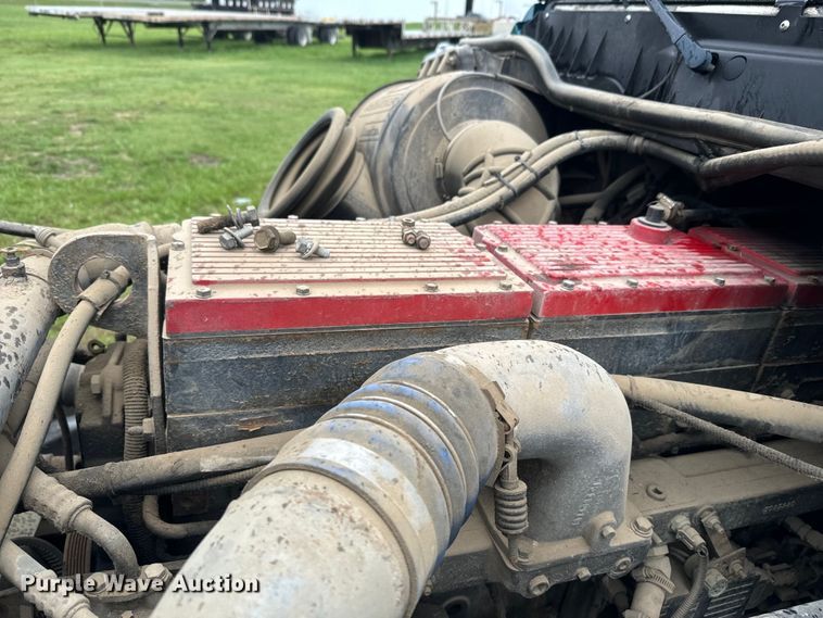 image for item EJ2726 2010 Freightliner Columbia semi truck