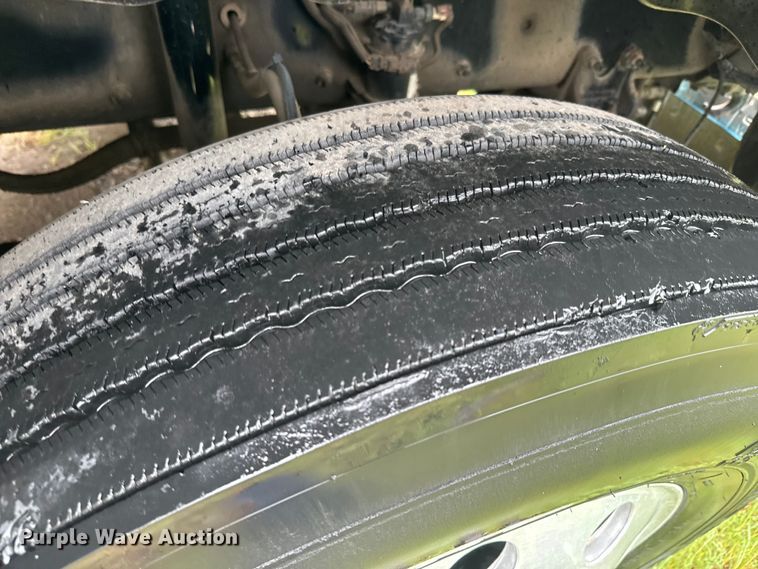 image for item EJ2726 2010 Freightliner Columbia semi truck