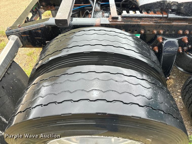 image for item EJ2726 2010 Freightliner Columbia semi truck