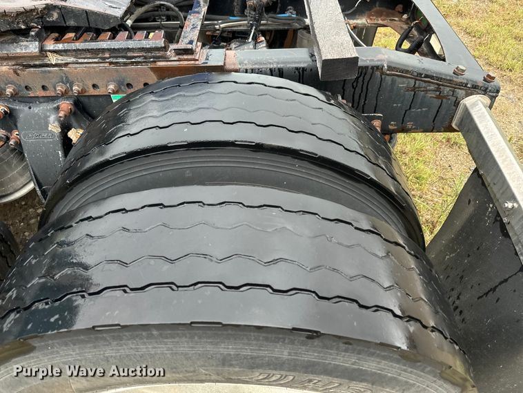 image for item EJ2726 2010 Freightliner Columbia semi truck