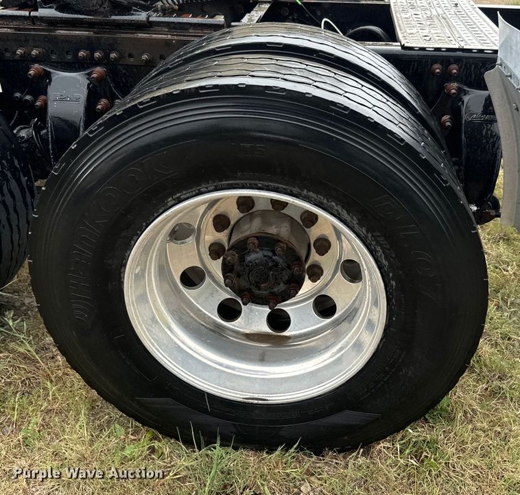 image for item EJ2726 2010 Freightliner Columbia semi truck