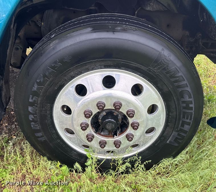 image for item EJ2726 2010 Freightliner Columbia semi truck