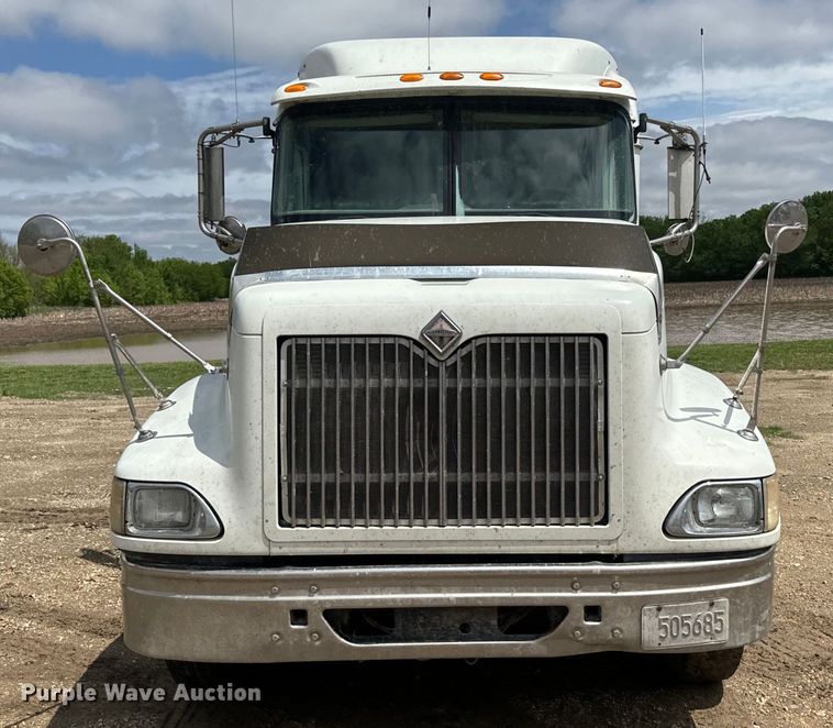 image for item EJ2727 2007 International  9400i semi truck