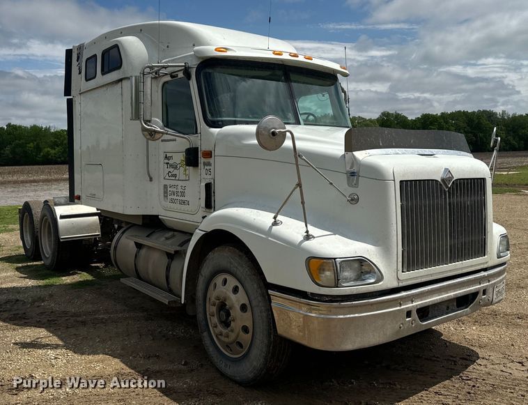 image for item EJ2727 2007 International  9400i semi truck