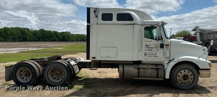 image for item EJ2727 2007 International  9400i semi truck