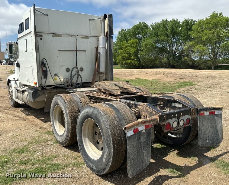 image for item EJ2727 2007 International  9400i semi truck
