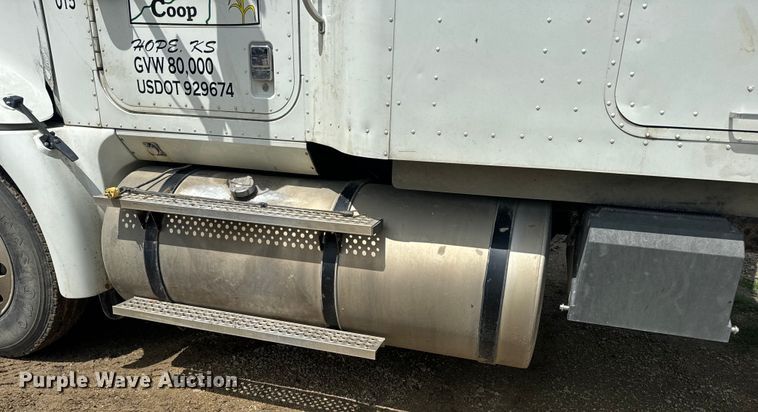 image for item EJ2727 2007 International  9400i semi truck