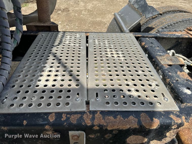 image for item EJ2727 2007 International  9400i semi truck