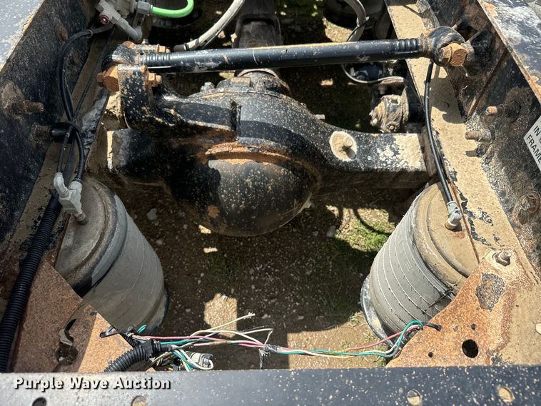 image for item EJ2727 2007 International  9400i semi truck