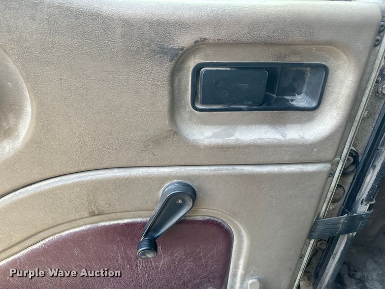 image for item EJ2727 2007 International  9400i semi truck