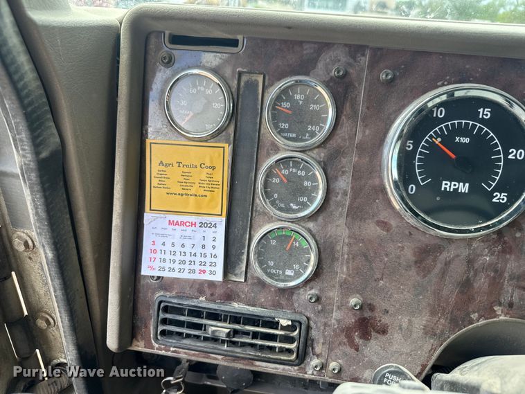 image for item EJ2727 2007 International  9400i semi truck