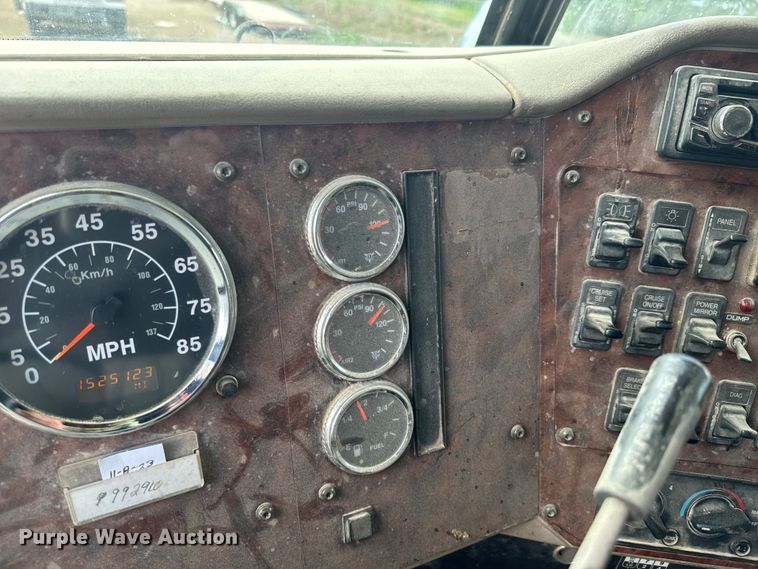 image for item EJ2727 2007 International  9400i semi truck