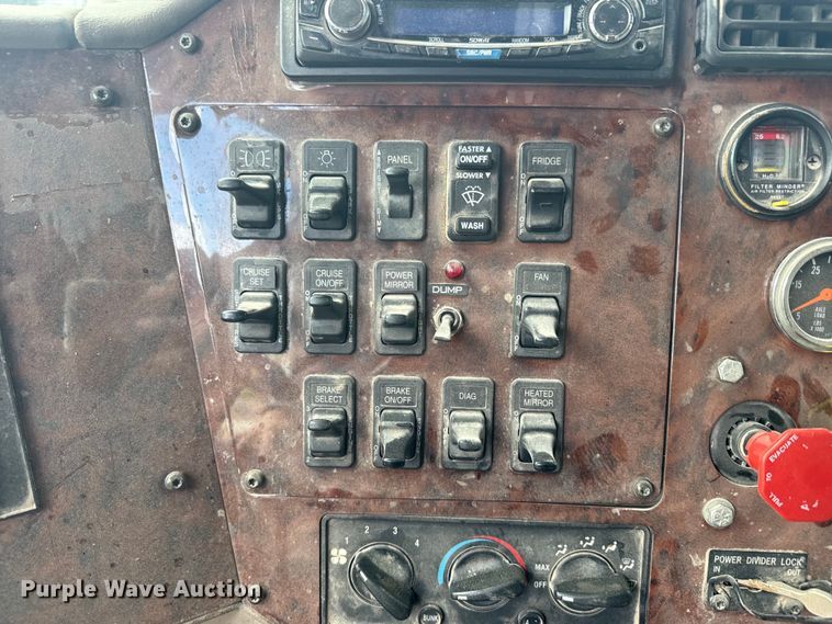 image for item EJ2727 2007 International  9400i semi truck