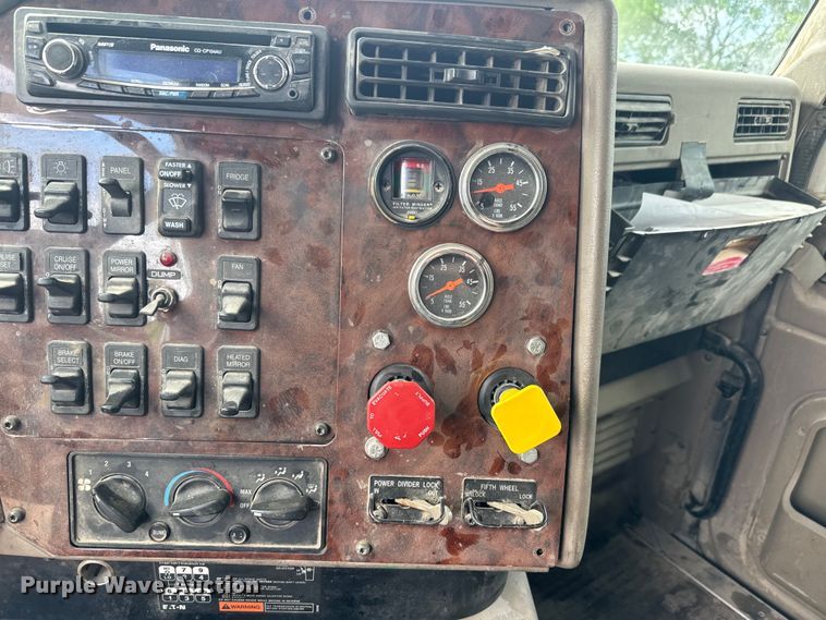 image for item EJ2727 2007 International  9400i semi truck