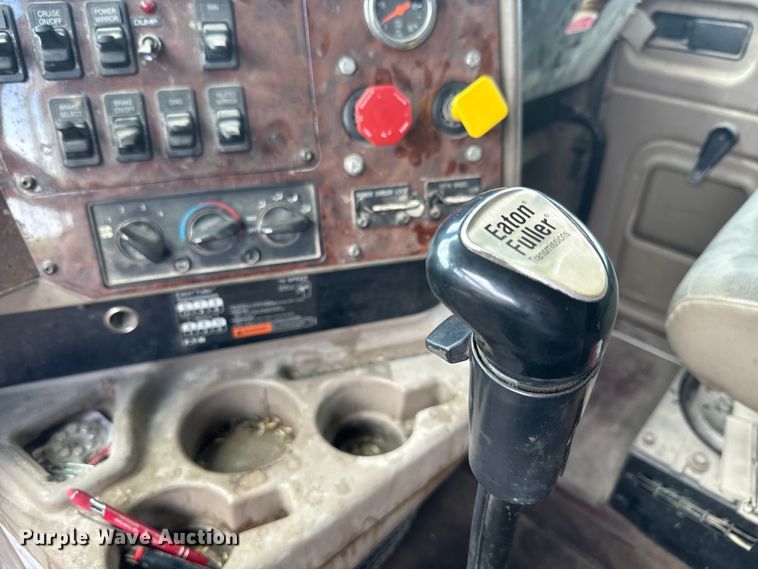 image for item EJ2727 2007 International  9400i semi truck