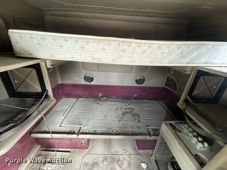 image for item EJ2727 2007 International  9400i semi truck