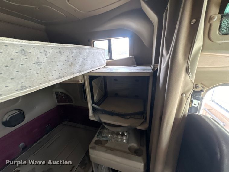 image for item EJ2727 2007 International  9400i semi truck