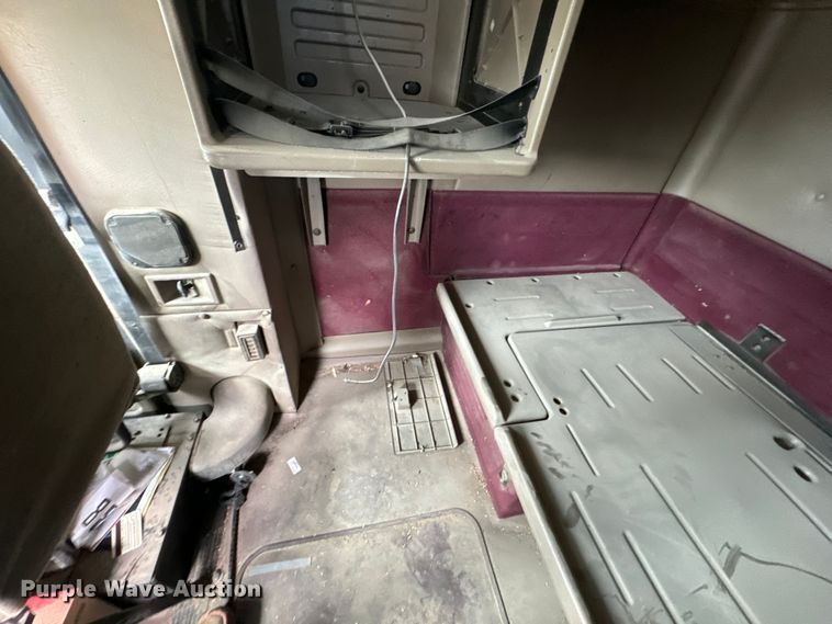 image for item EJ2727 2007 International  9400i semi truck