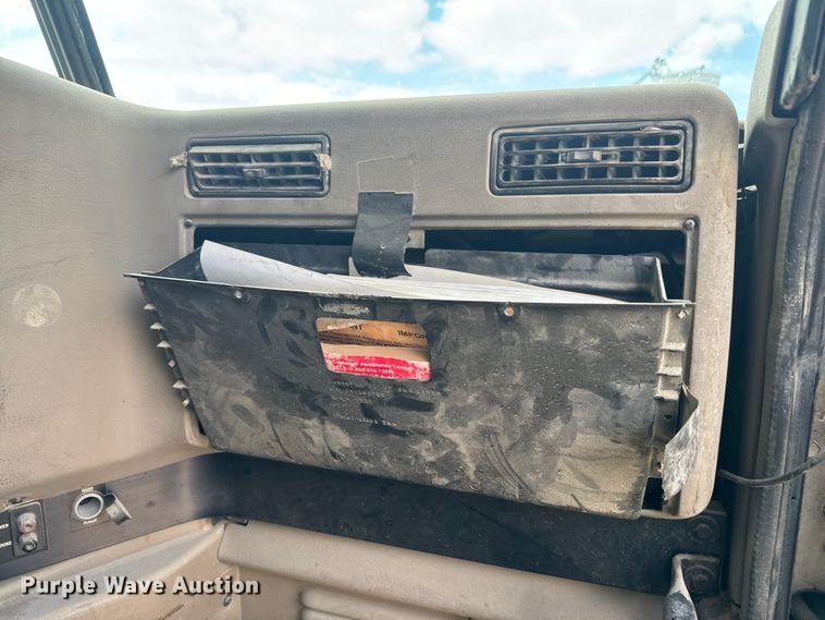 image for item EJ2727 2007 International  9400i semi truck