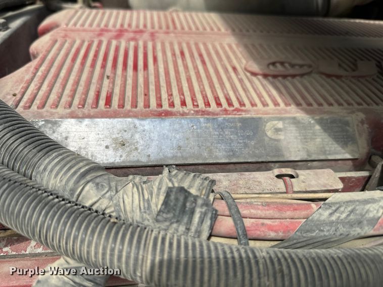 image for item EJ2727 2007 International  9400i semi truck