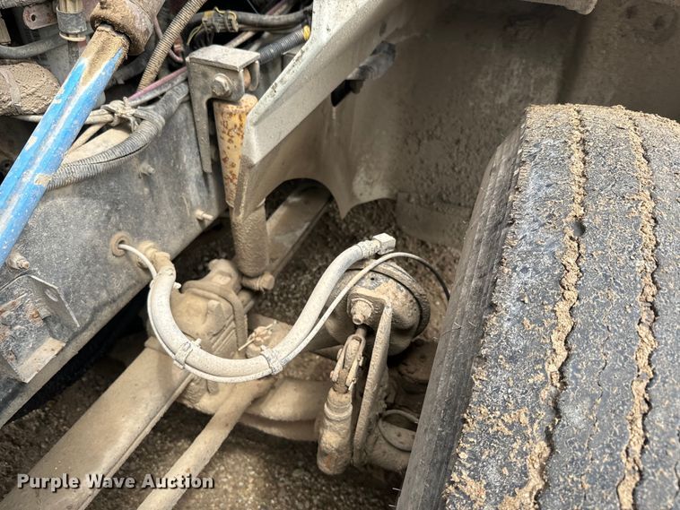 image for item EJ2727 2007 International  9400i semi truck