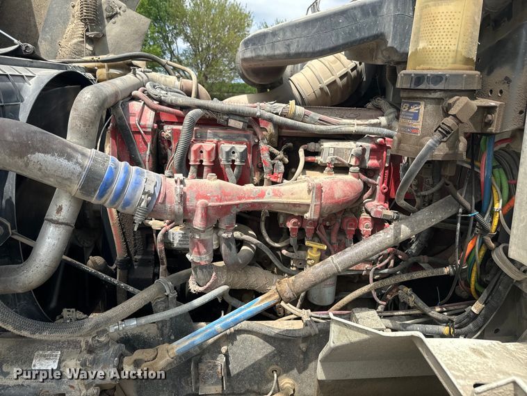 image for item EJ2727 2007 International  9400i semi truck