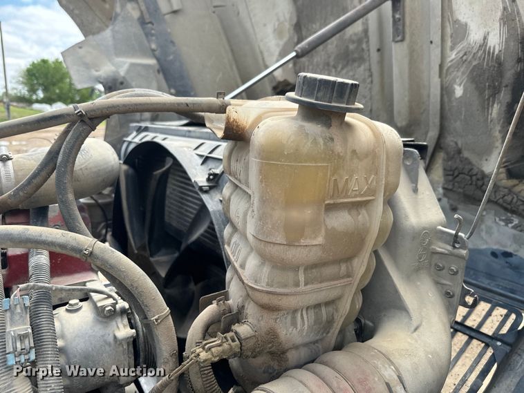 image for item EJ2727 2007 International  9400i semi truck