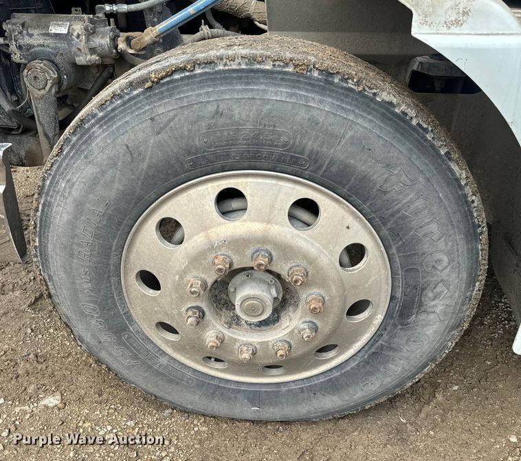 image for item EJ2727 2007 International  9400i semi truck