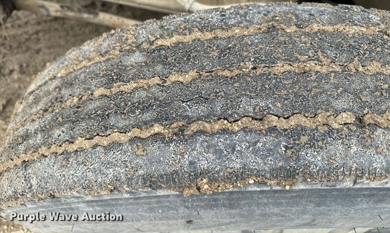 image for item EJ2727 2007 International  9400i semi truck